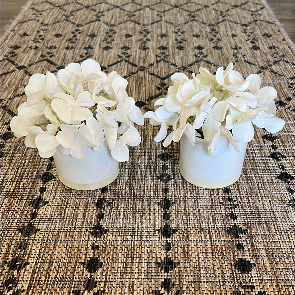 Elegant White Floral Arrangement Set
